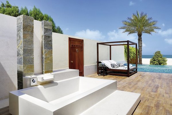 The Ritz-Carlton Ras Al Khaimah, Al Hamra Beach in Al Hamra Village All Inclusive Ferien