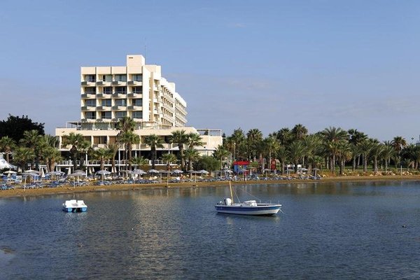 The Golden Bay Beach Hotel in Larnaca All Inclusive Ferien